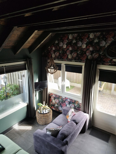 Others 2, B & B Chawe, Enschede