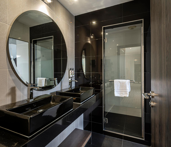 Bathroom 5, Le Canberra, Alpes-Maritimes
