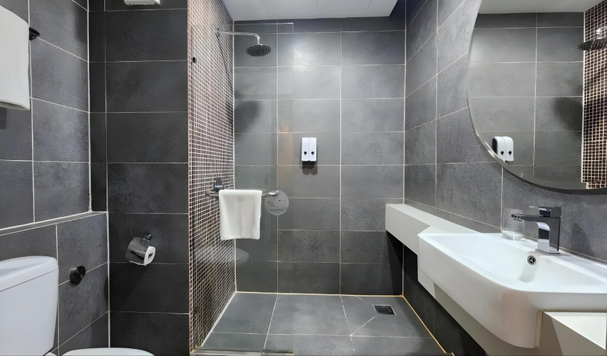 Bathroom 2, Perdana Hills, Petaling Jaya