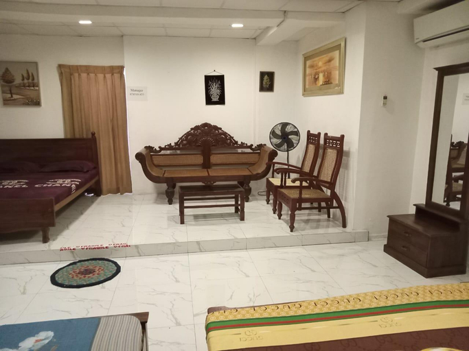 Others 5, The Beehive Hotel, Thimbirigasyaya