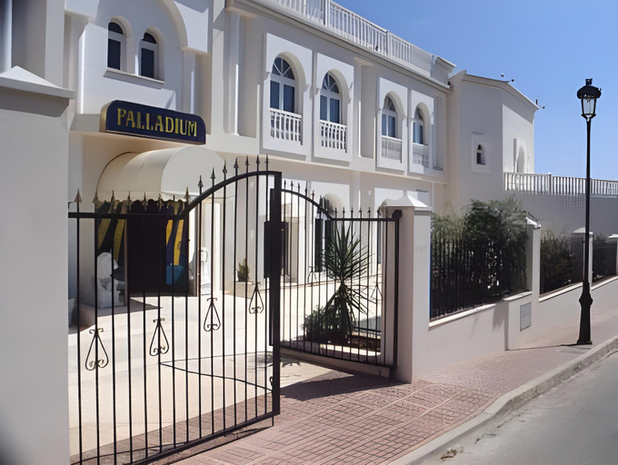 Exterior & Views