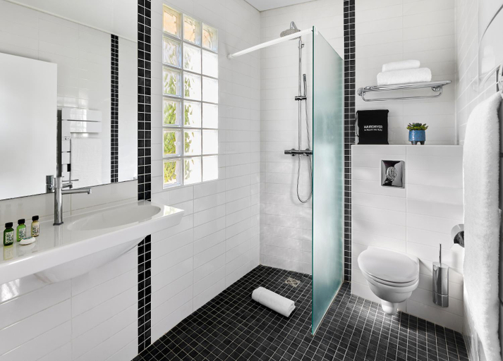 Bathroom 4, Hotel Le Suquet Cannes, Alpes-Maritimes