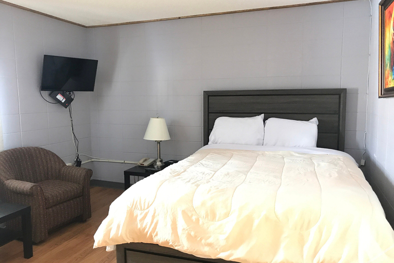 Bedroom 3, Hotel Bethel - Fort MacLeod, AB, Division No. 3