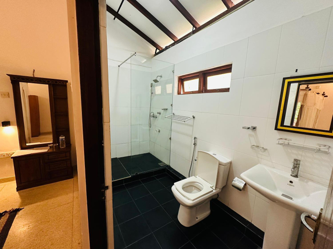 Bathroom 4, Ocean View, Bentota