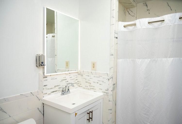 Bathroom 4, Shefah Hotel, Hudson