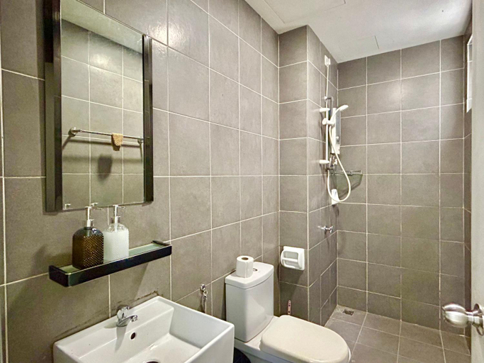 Bathroom 2, Cozy Home 1-9pax near MSU, Stadium Shah Alam Sec13, Subang Jaya