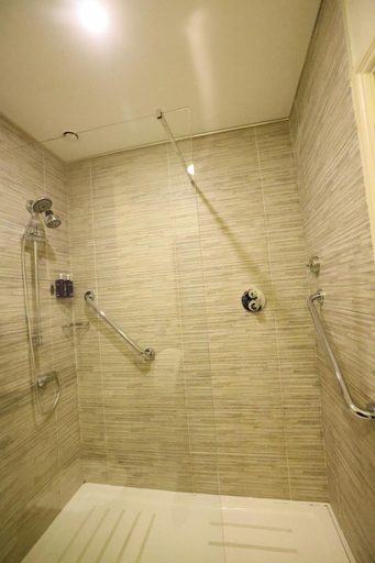 Bathroom 4, Vaughan Lodge Hotel