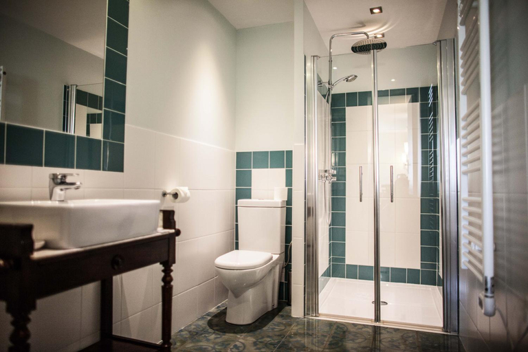 Bathroom 4, Hotel Henri IV, Lot-et-Garonne