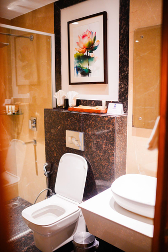 Bathroom 4, Best Western Swaran Amritsar, Amritsar