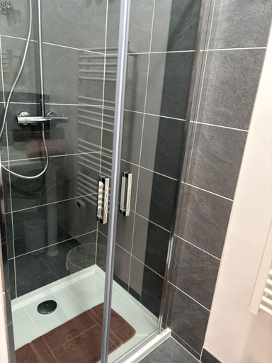 Bathroom 3, LE 911, Indre-et-Loire