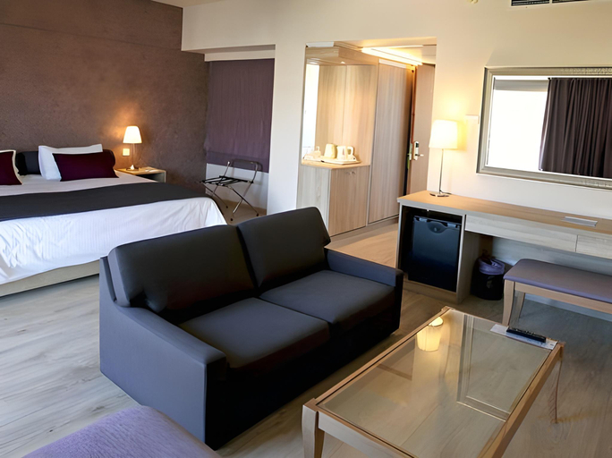 Bedroom 2, Poseidonia Beach Hotel