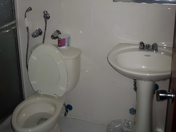 Bathroom 5, Euro Hotel, Panamá