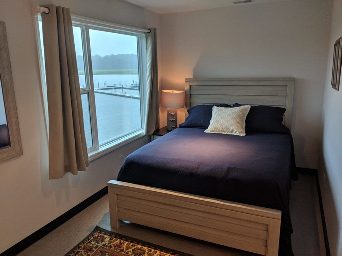 Bedroom 2, Surry Seafood Company, Surry