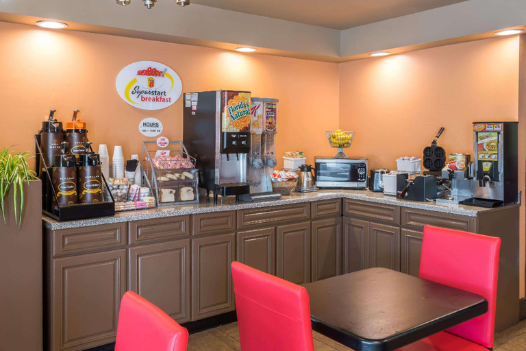 Food & Drinks, Baymont by Wyndham Batavia - Darien Lake, Genesee
