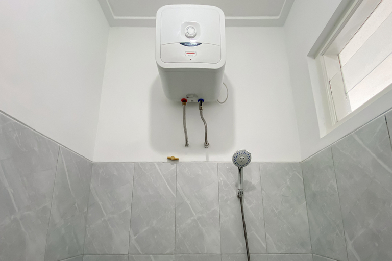 Bathroom 3, RedDoorz near Universitas Jenderal Soedirman 4, Banyumas