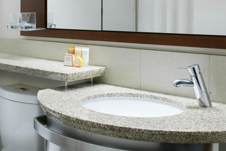 Bathroom 4, Club Quarters Hotel, Wacker at Michigan, Cook