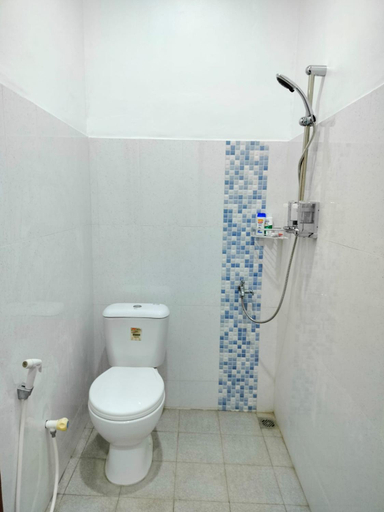Bathroom 3, Yogya Wilujeng Guest House, Yogyakarta