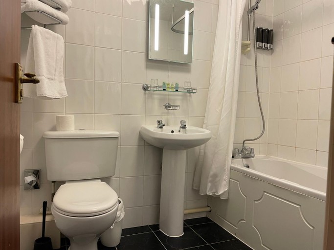 Bathroom 2, Keats Green, Isle of Wight