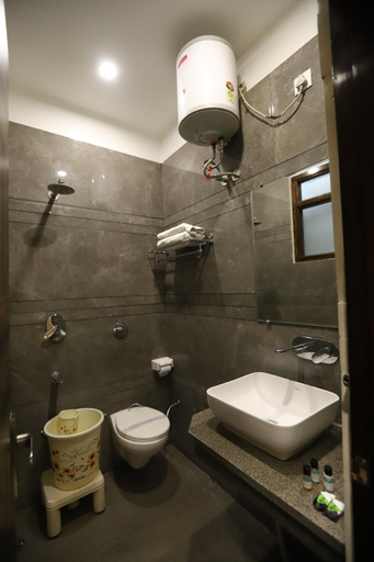 Bathroom 3, Hotel Malhotra Inn, Amritsar