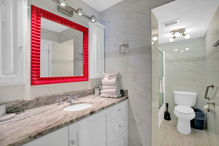 Bathroom 4, Wind Drift 114n, Escambia