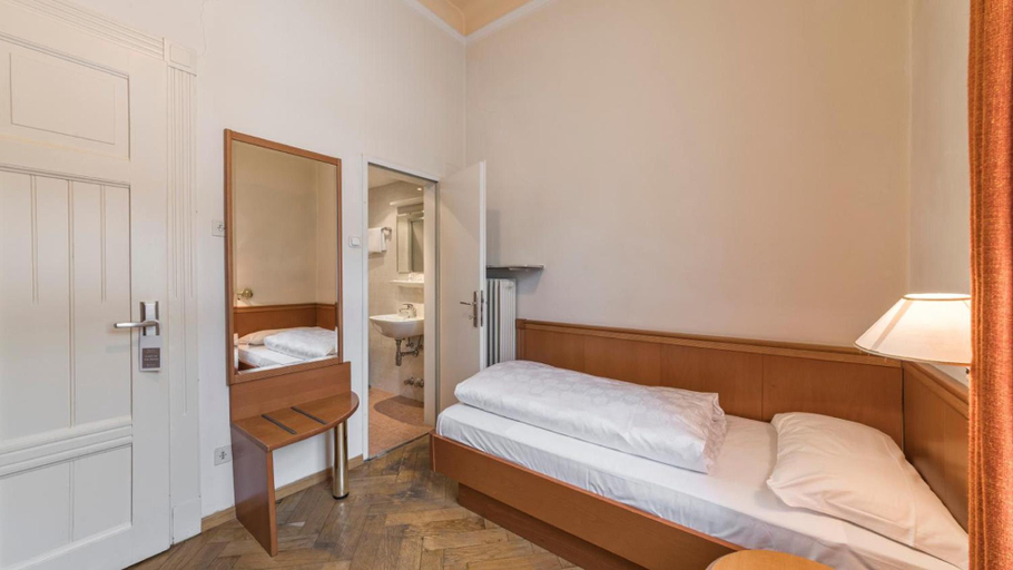 Bedroom 3, Hotel Jarolim, Bolzano