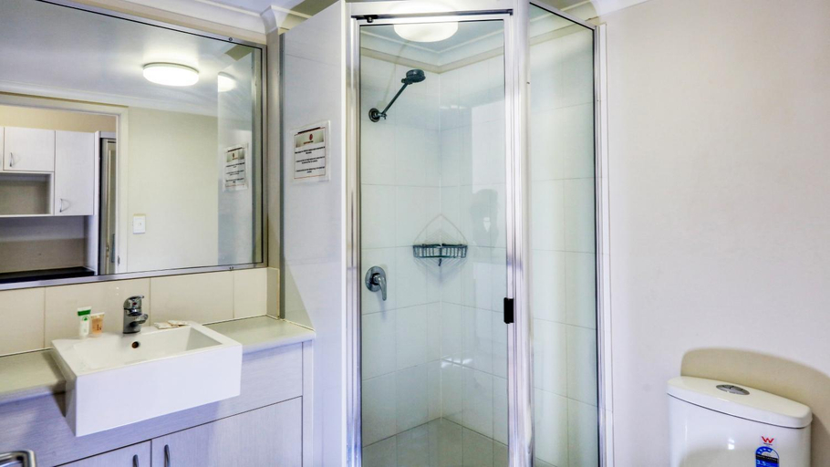 Bathroom 5, Capella Coach Inn, Peak Downs