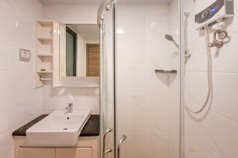 Bathroom 2, Monochromatic 2Br With Extra Working Room Apartment Sky House Bsd, Tangerang