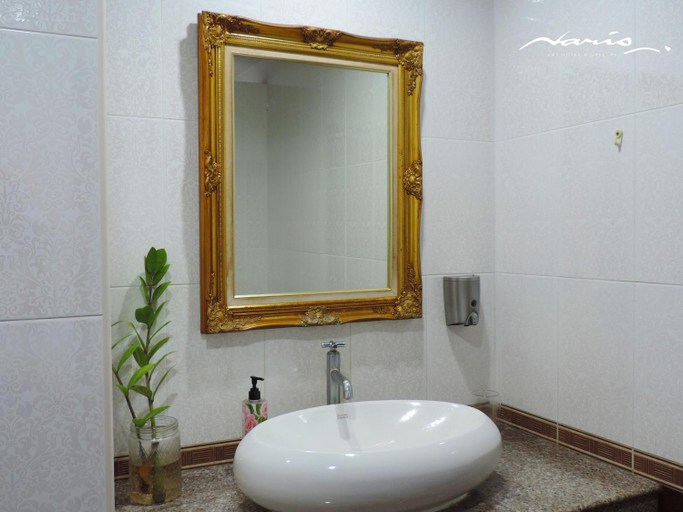 Bathroom 4, Naris Art Hotel, Pattaya