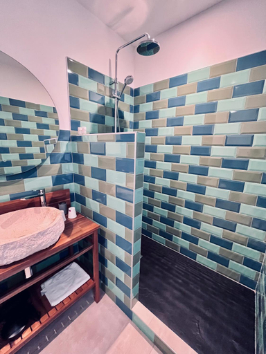Bathroom 2, Hotel du Golfe Pinarello, Corse-du-Sud