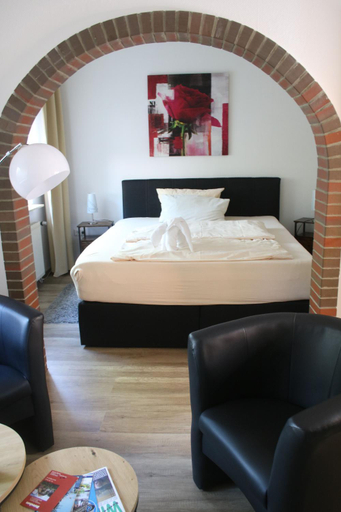 Bedroom 3, Hotel Garni Kroger, Wittmund