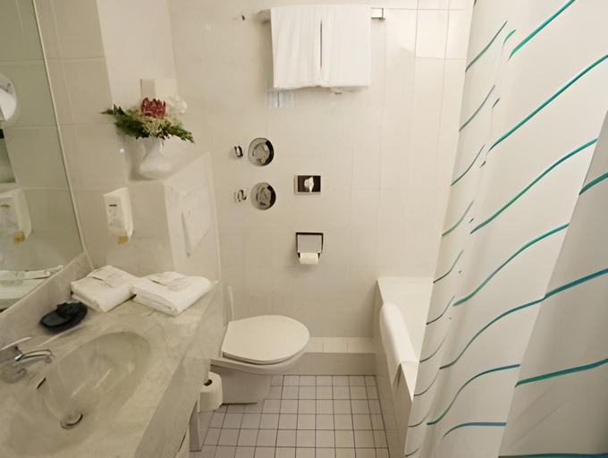 Bathroom 4, ACHAT Hotel Chemnitz, Chemnitz