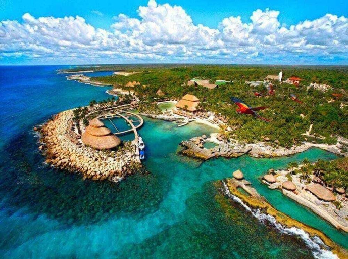 Others 5, Estudios Selva y Mar by BFH, Cozumel
