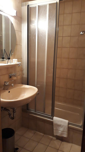 Bathroom 3, Hotel Eleon, Calw