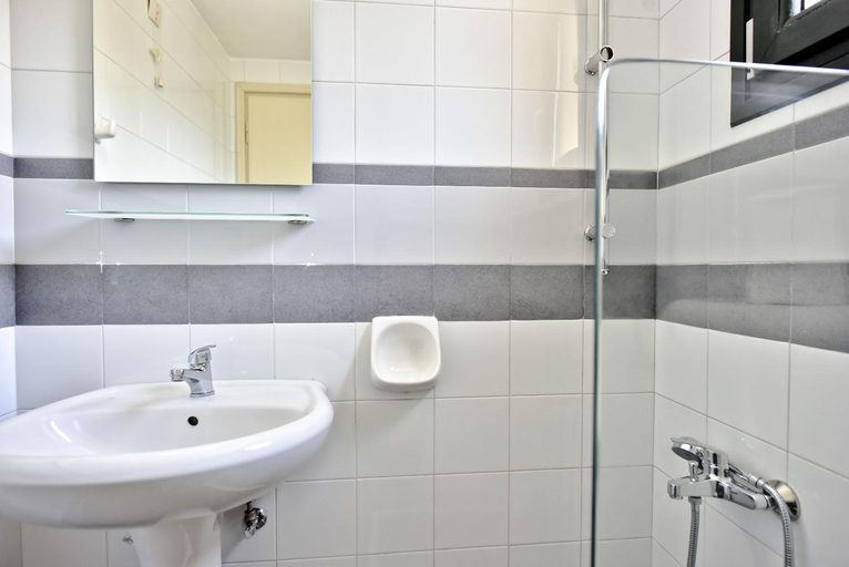Shower, Milos Apartments, Crete