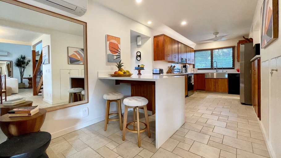 Private kitchen 2, Sophisticated Oceanfront Retreat - Air-conditioned - Walk to Beach - Vrkcv, Hawaii