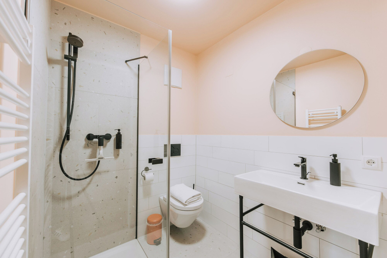 Bathroom 3, Velotique Hotel Angelika - Self-Check-in, Bregenz