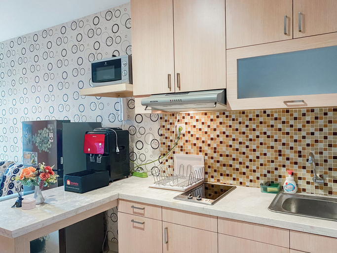Private kitchen 4, Relaxing And Homey 2Br Cinere Bellevue Suites Apartment, Depok