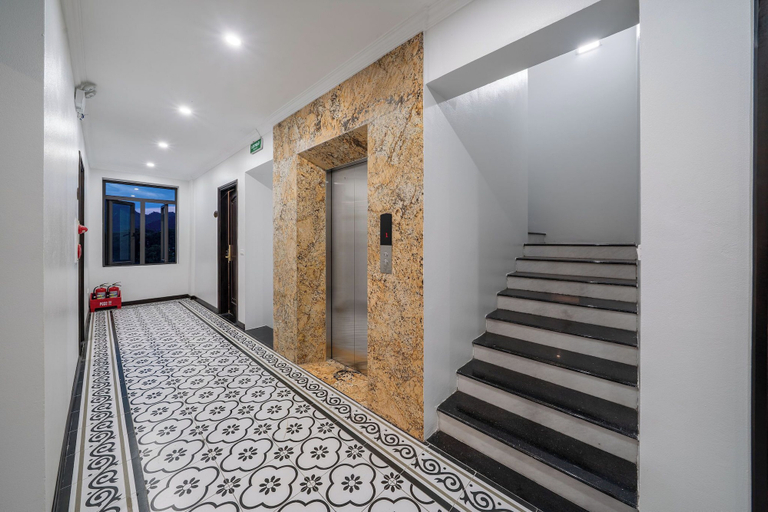 Elevator, Tam Coc Babylon Hotel, Hoa Lư