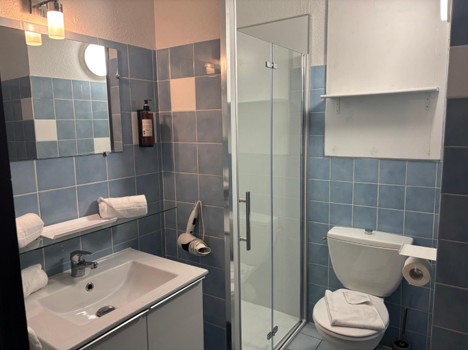 Bathroom 2, Acapella Hotel Restaurant, Pyrénées-Orientales