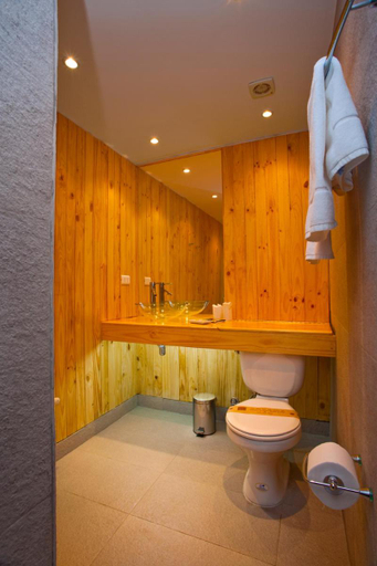 Bathroom 3, Hotel Ilaia, Magallanes