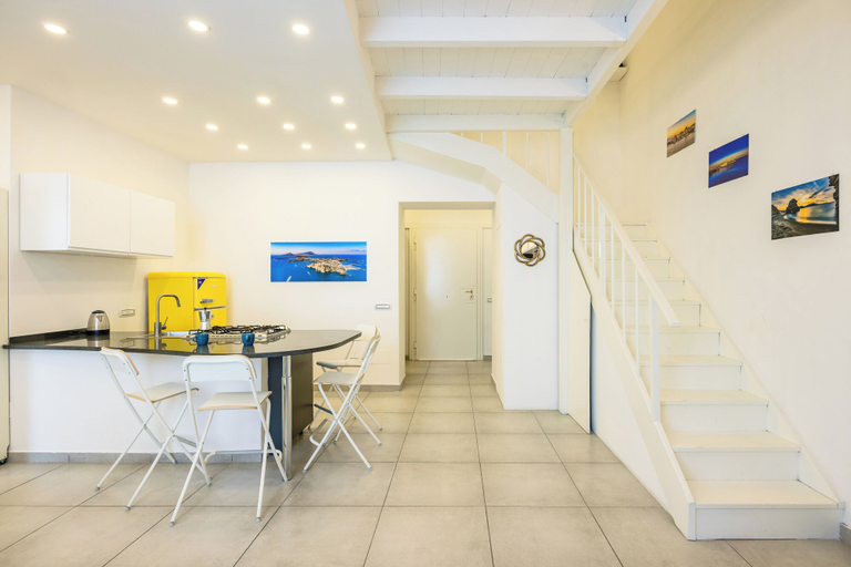 Living area 2, Toledo Heights by Napoliapartments, Napoli