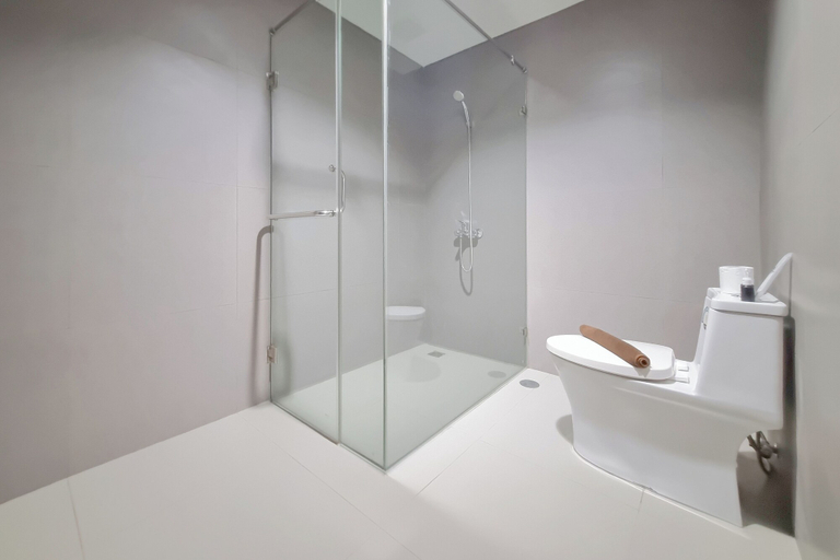Bathroom 4, Spacious 1Br At Patraland Amarta Apartment, Sleman