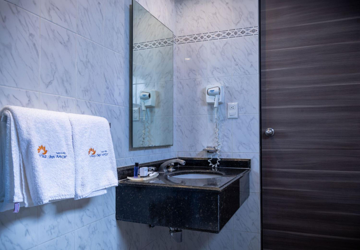 Bathroom 5, Hotel Villa del Mar, Mexico City