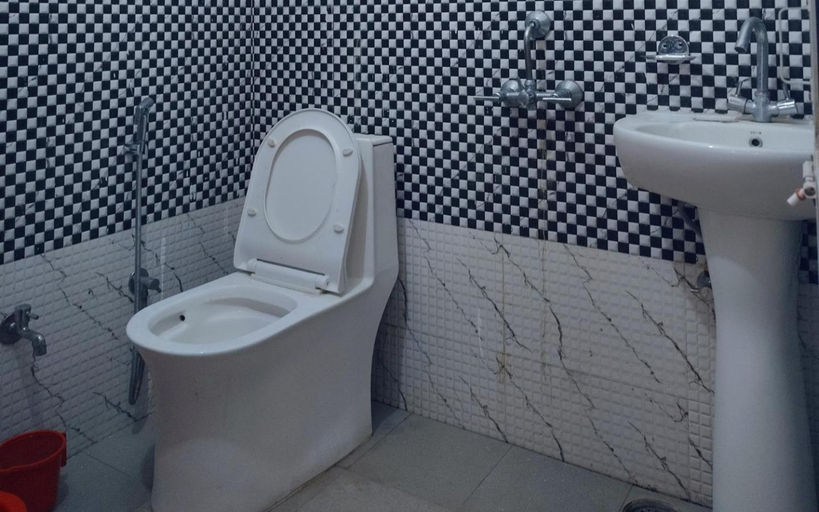 Bathroom 2, The Gold Bird by StayApart, Garhwal