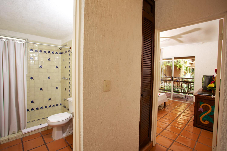 Bathroom 4, El Tukan Hotel & Beach Club, Cozumel