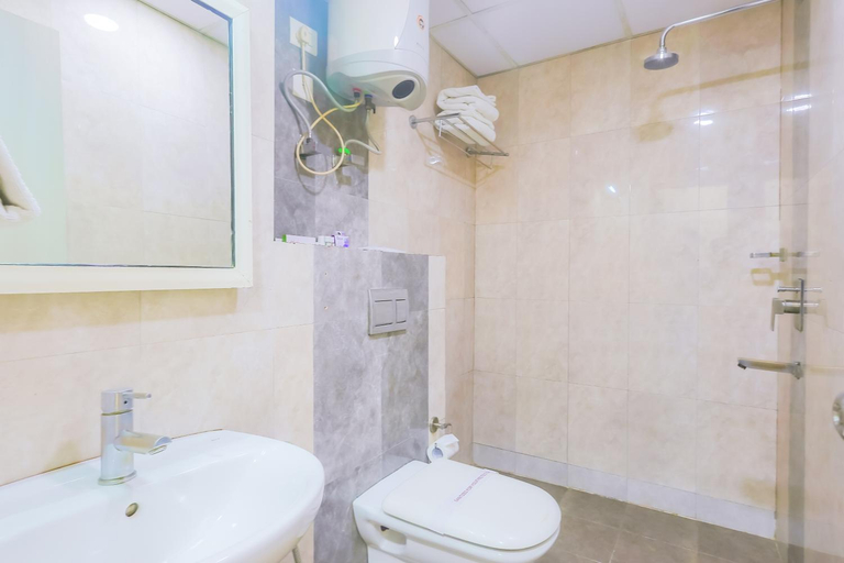 Bathroom 3, Hotel Hyphen Noida, Gautam Buddha Nagar
