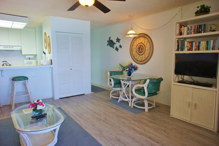 Interior 3, Ocean Front - Walk to Kona Town! - Vrkcv, Hawaii
