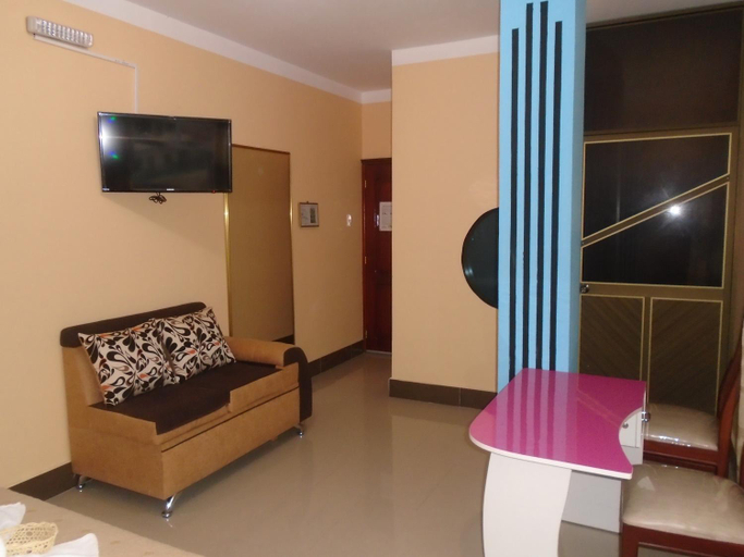 Others 5, Hotel Platinum Class, Lago Agrio