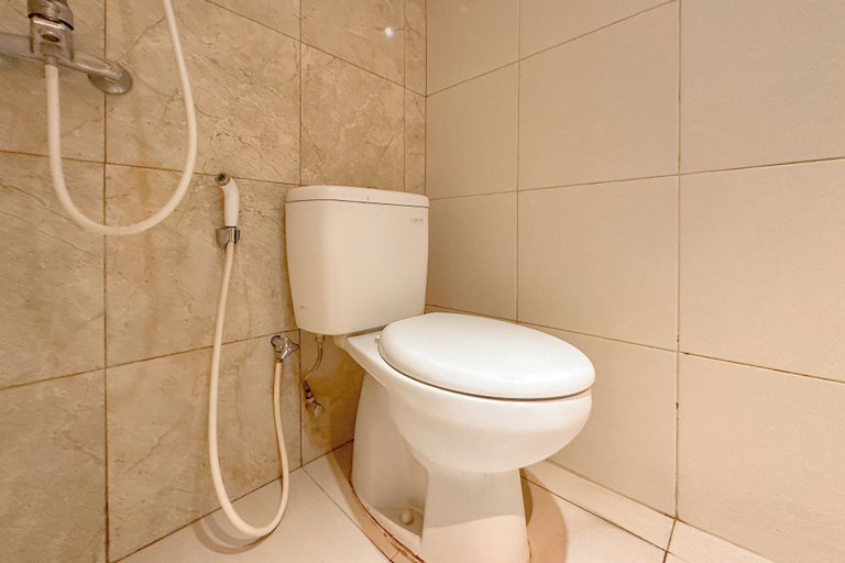 Bathroom 3, Studio Apartment With Access To Pakuwon Mall At Orchard Supermall Mansion, Surabaya