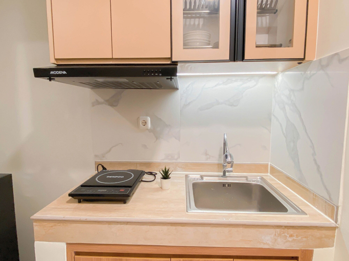 Private kitchen 3, Modern 2Br At Meikarta Apartment Near Aeon Delta Mas, Cikarang